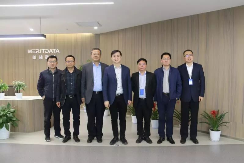 中網投與美林數據代表合影