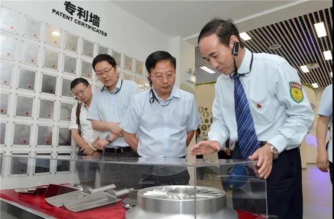 美林數據董事長程宏亮一行參觀陜鼓動力