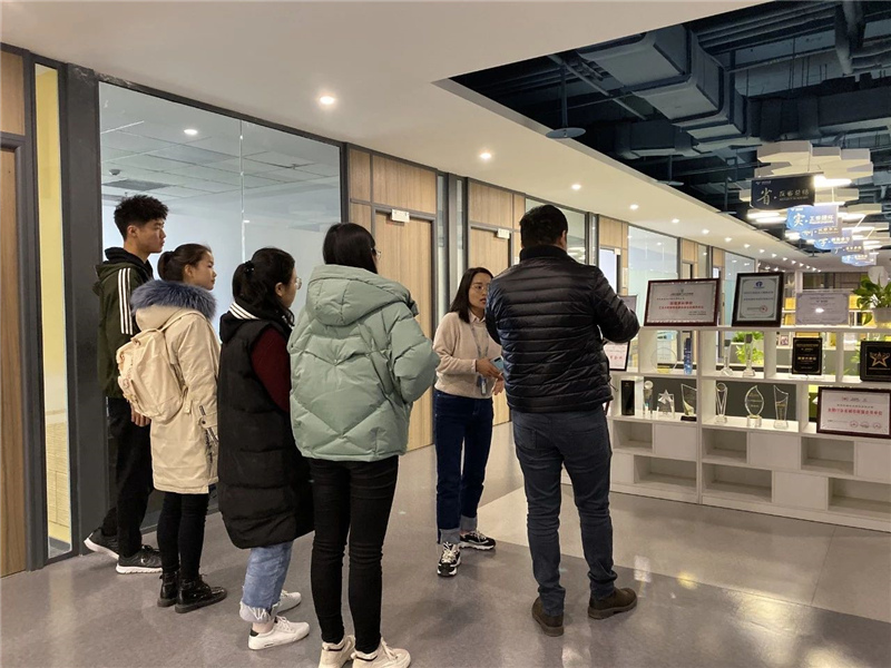 美林?jǐn)?shù)據(jù)榮譽(yù)墻