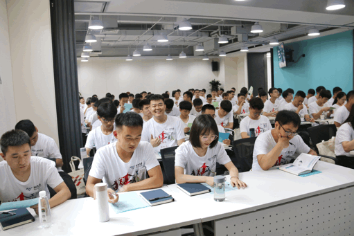 美林數據2021屆畢業生前來報到